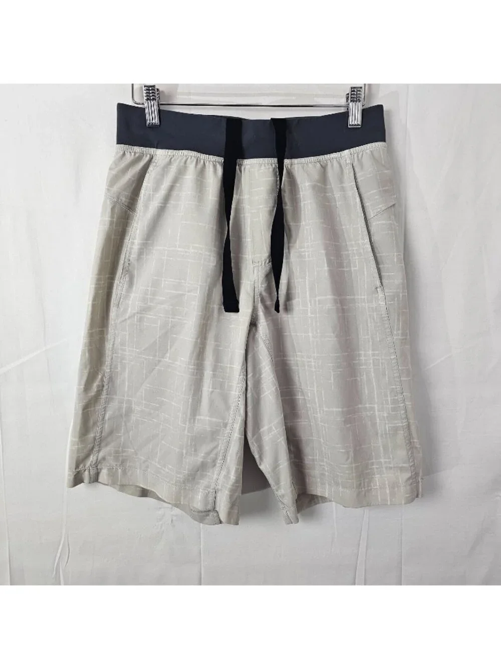 READ Lululemon Shorts Mens S White The Short Linerless 10.5